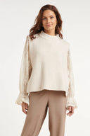 MOUWLOZE GEBREIDE TOP MET STRIKDETAILS