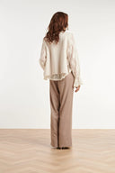 MOUWLOZE GEBREIDE TOP MET STRIKDETAILS