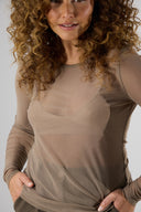 LONGSLEEVE VAN MESH MET RONDE HALSLIJN