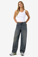 NMHAZAL HW BARREL KNEE DRT JEANS